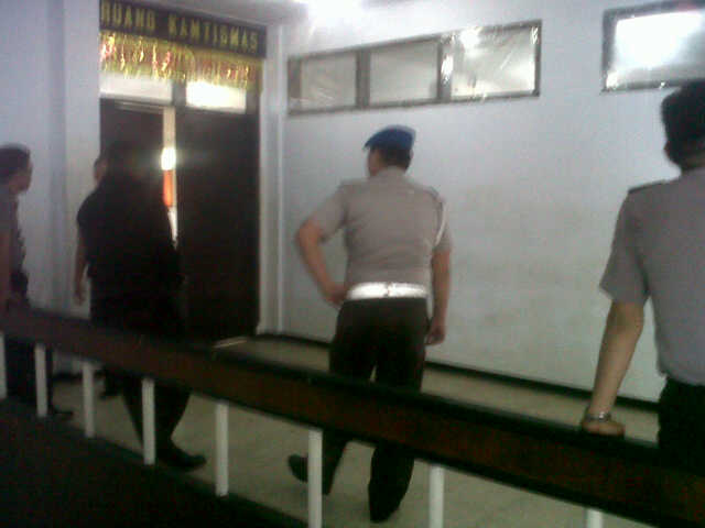 Propam Polda Halangi Wartawan Meliput